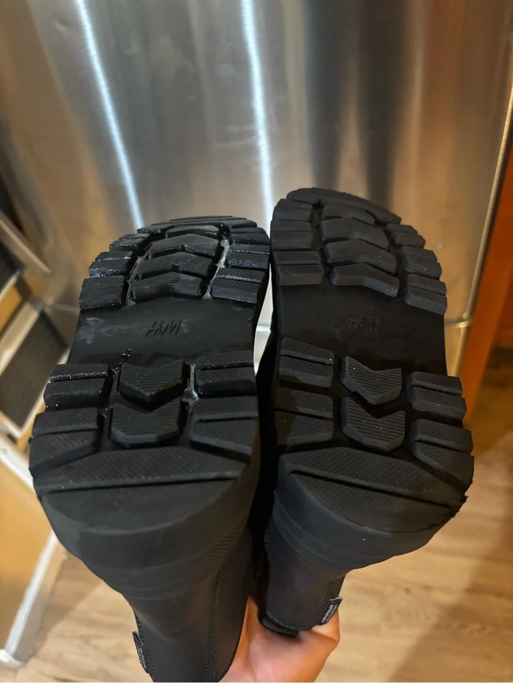 H&M chunky black